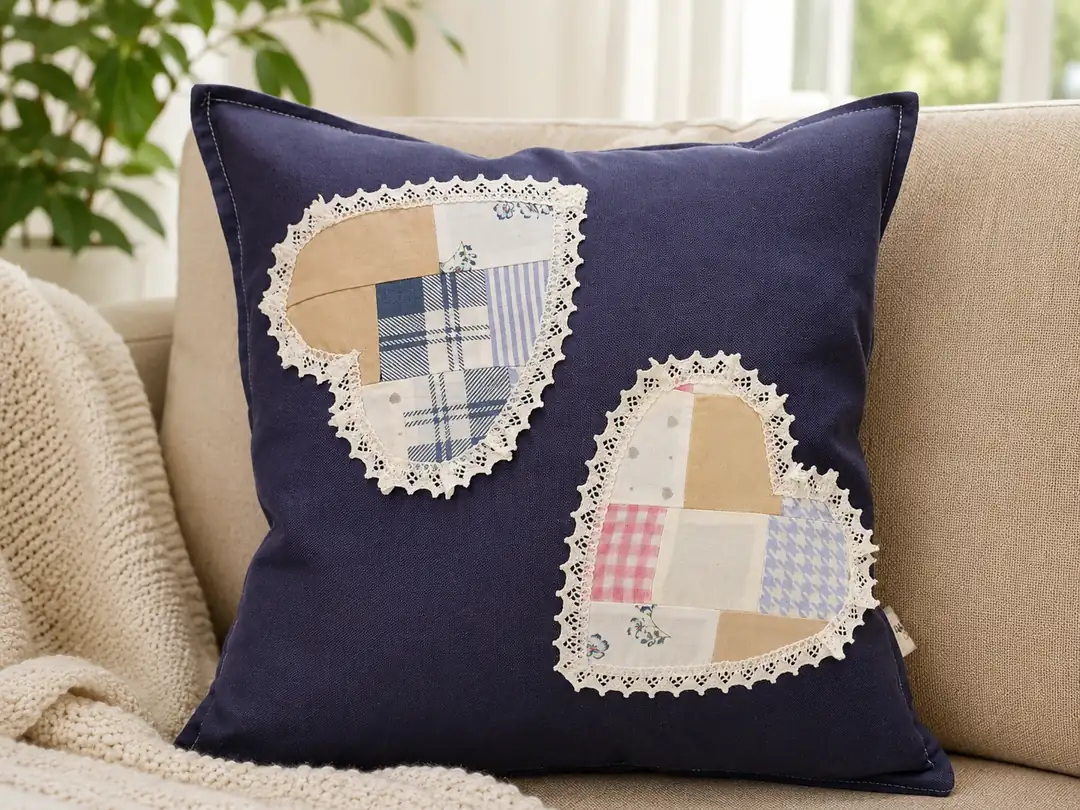 İki Kalp – Patchwork ve Dantel Detaylı Kırlent Kılıfı Seti