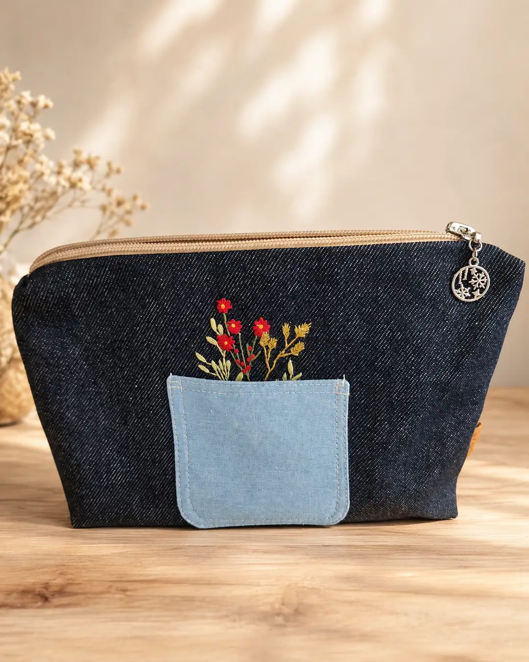 Çiçek Nakışlı Lacivert Kot Clutch, Denim Makyaj Çantası